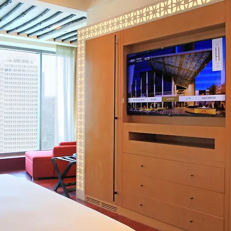 The H Dubai Hotel Quarto foto A television hidden behind a mirror